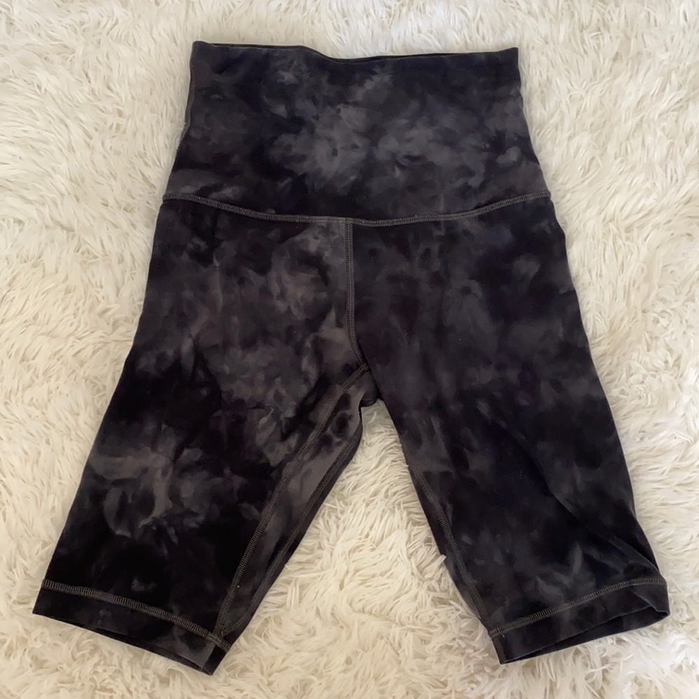 Lululemon aligned short size 4 10 inch